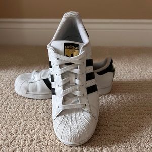 Adidas Women’s Superstar Shoe Size 7
